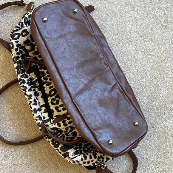 My Mealivos Overnite Travel Bag in Leopard Print and Imitation Leather Straps - Picture 7 of 7